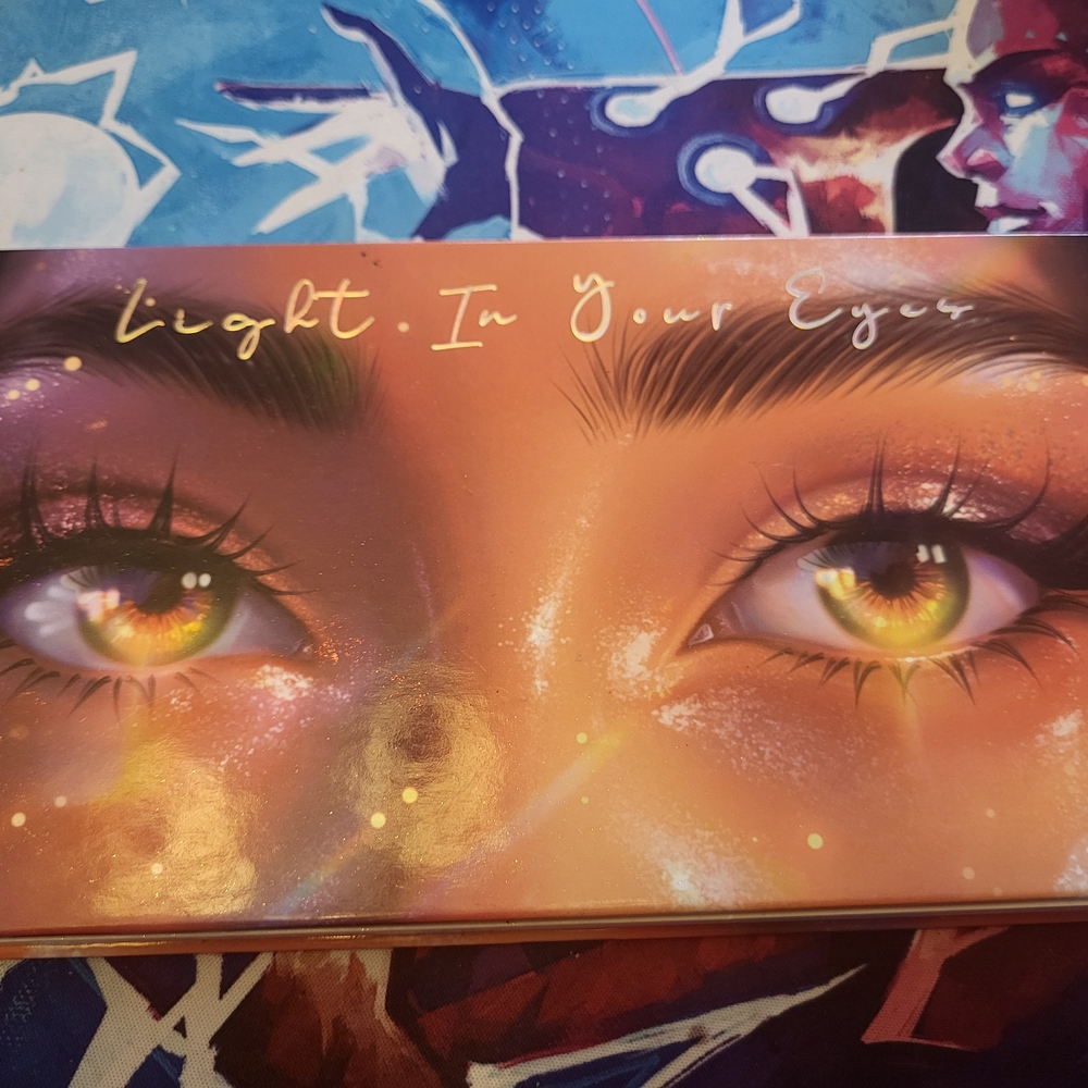 Light In Your Eyes Shimmer Eyeshadow Palette